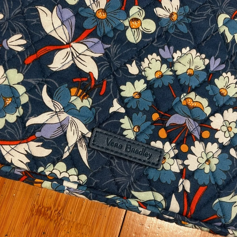 NWT Vera Bradley Blue Floral Bursts Tablet / Kendal Sleeve OS